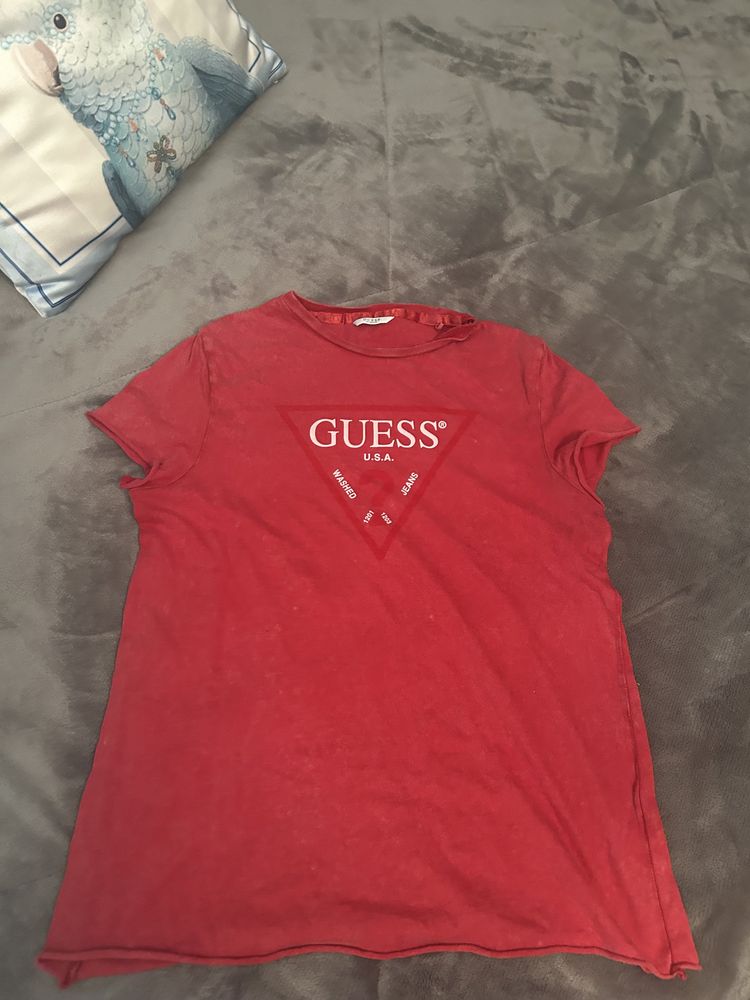 Оригинална дамска тениска Guess,отлично състояние,цена 50лв