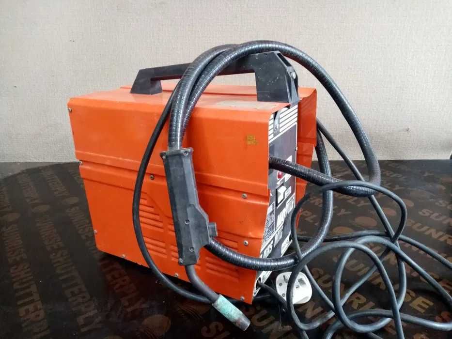 Инверторно ЦО2 апарат за заваря е с газ 130ампера Англия