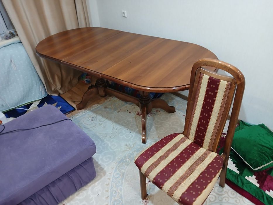 Стол для гостинной