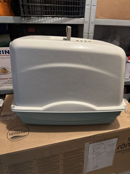 Vand litera pisici adulte