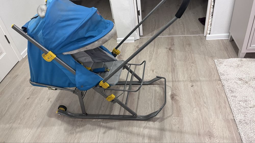 Детские сани в хорошем состоянии