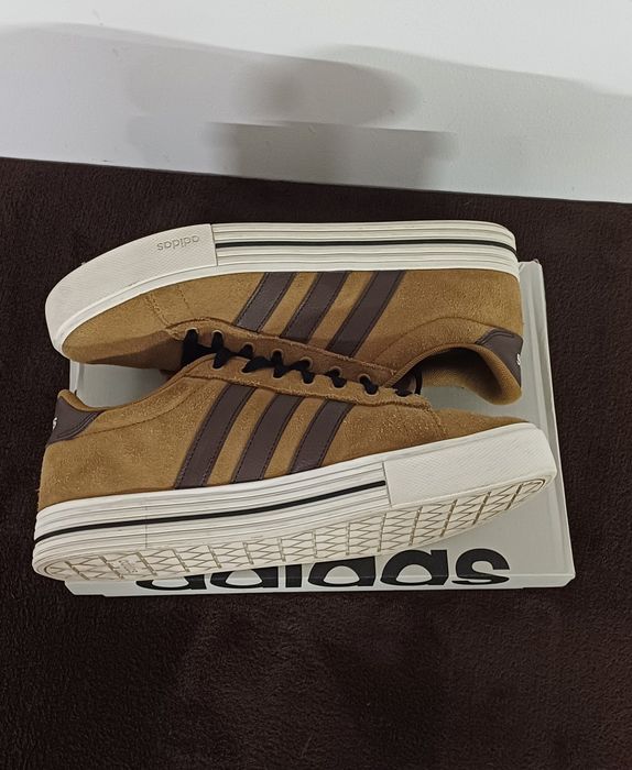 ADIDAS nou (negociabil)