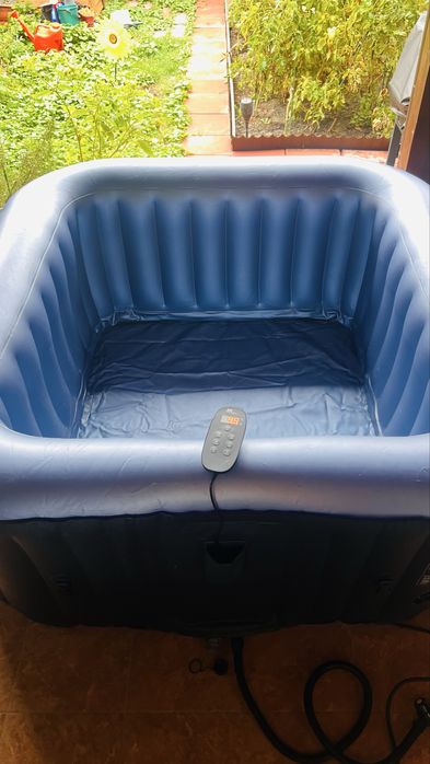 Bazin gonflabil jacuzzi