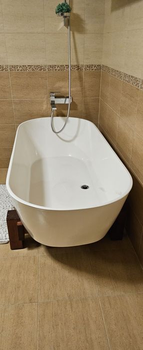 Vand cada compozit freestanding cu suport din lemn