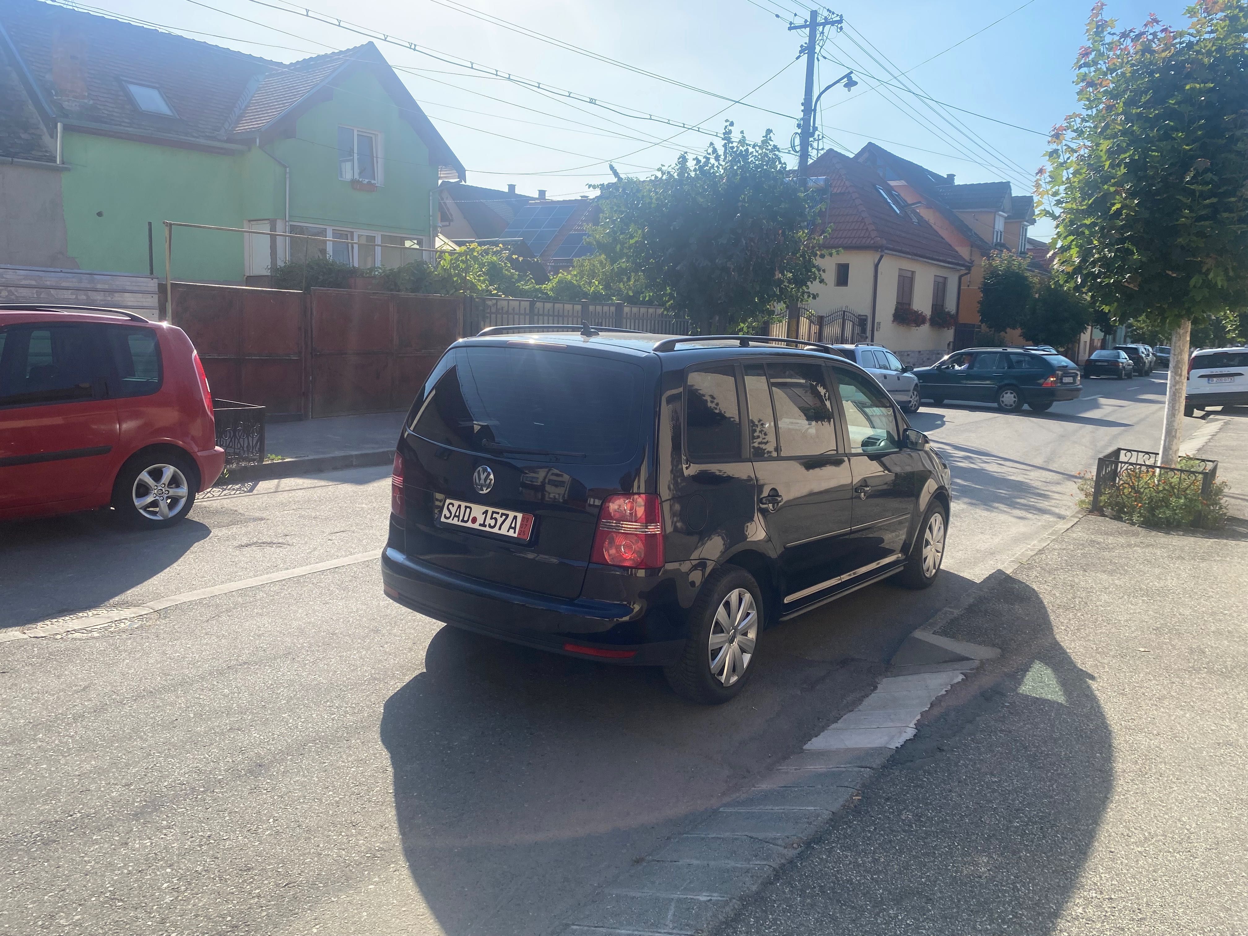 Volkswagen Touran 1.4  ,7 loc. Euro 5 posibilitatea rate , fără avans