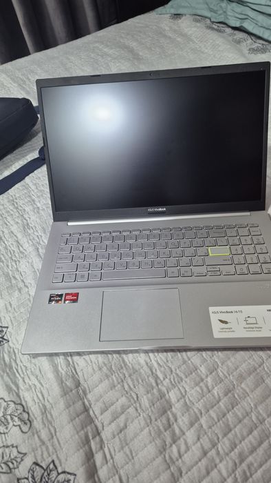 Продаю ноутбук . Покупала в 2023 году