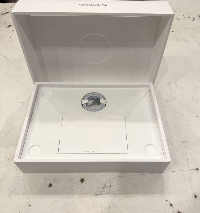 Macbook Air 13” M4 512Gb/16Gb NOU Neactivat Culoare Sky Blue