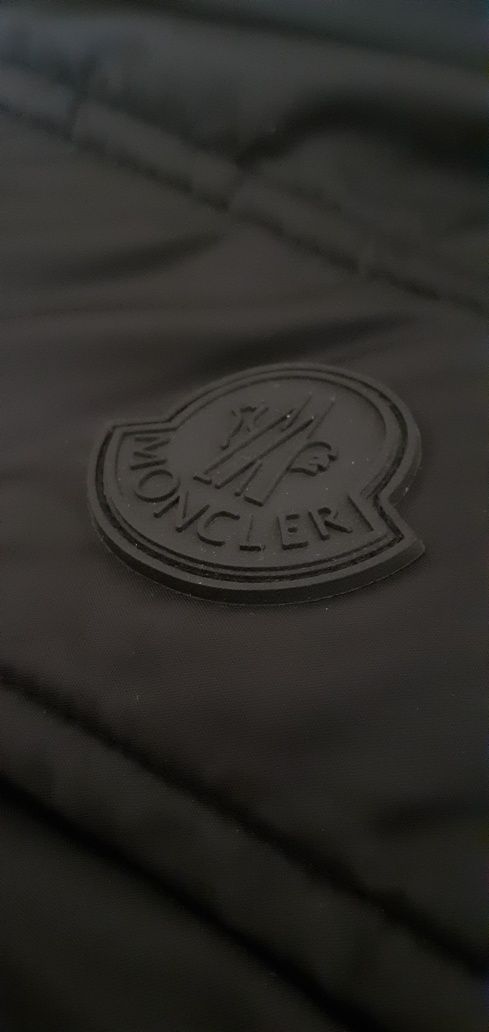 Black New Moncler Vaste