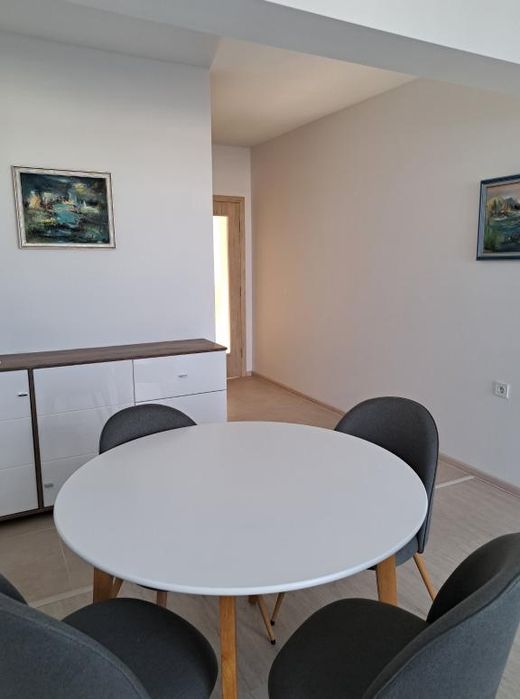 Дава се под наем Тристаен апартамент в Пловдив, Кършияка - 106 кв.м за 636.99 € - Снимка #2