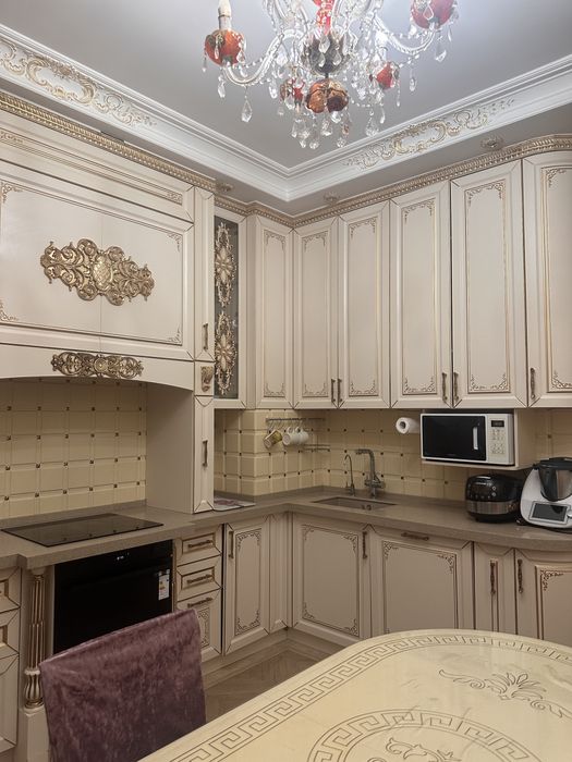 Продам кухонный гарнитур в краске,