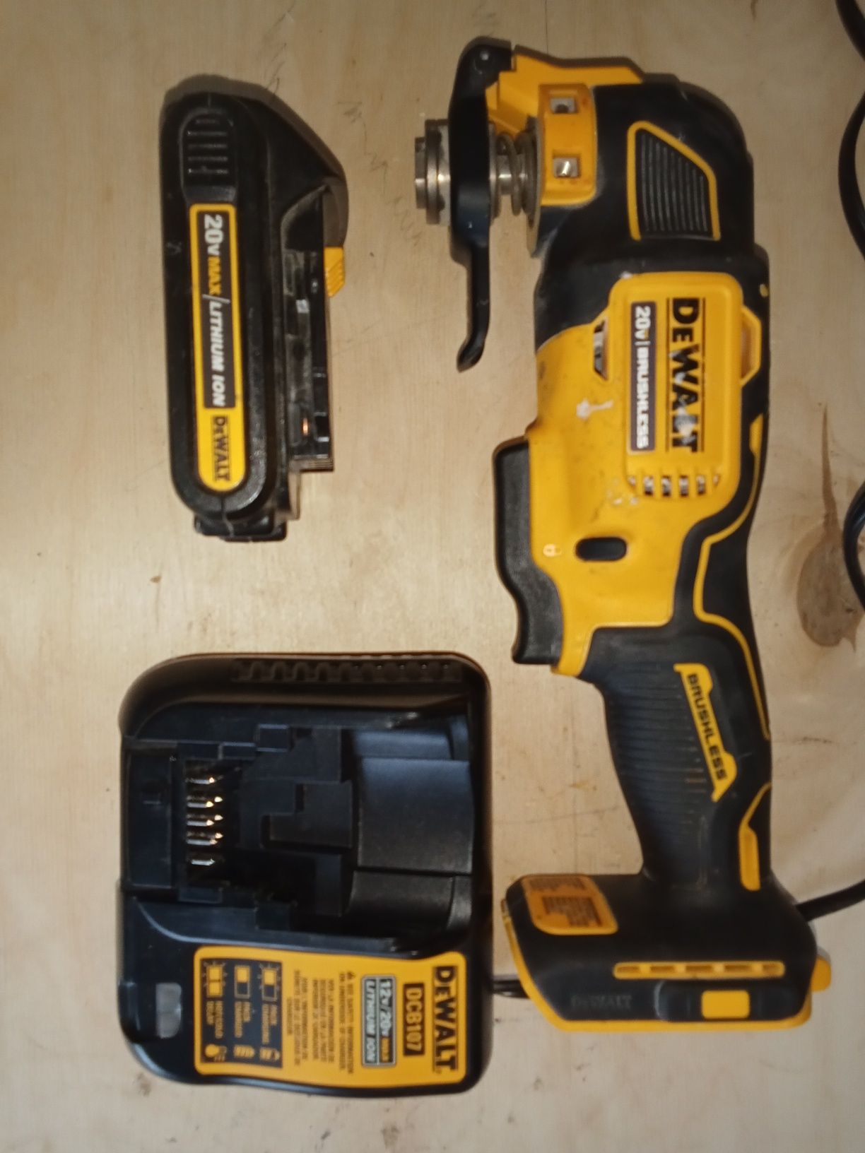 Реноватор Dewalt dcs354