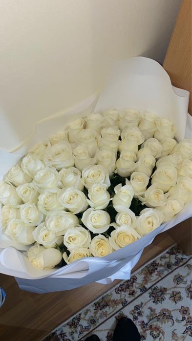 51 штук белых роз