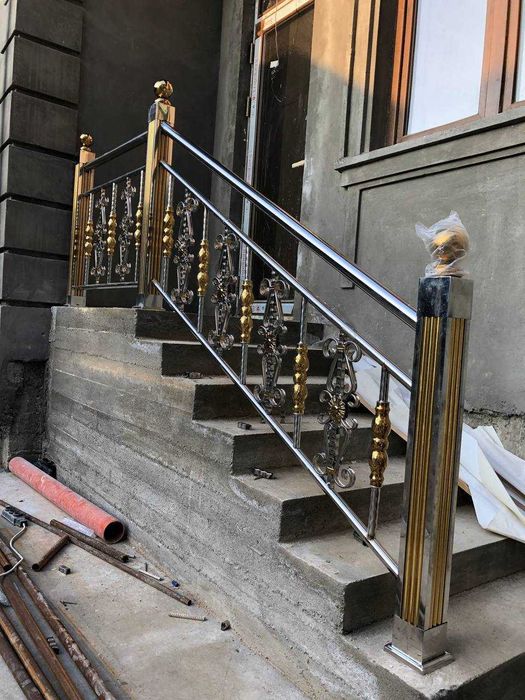 Перила из нержавейки и стекла. / Доставка и монтаж бесплатно!