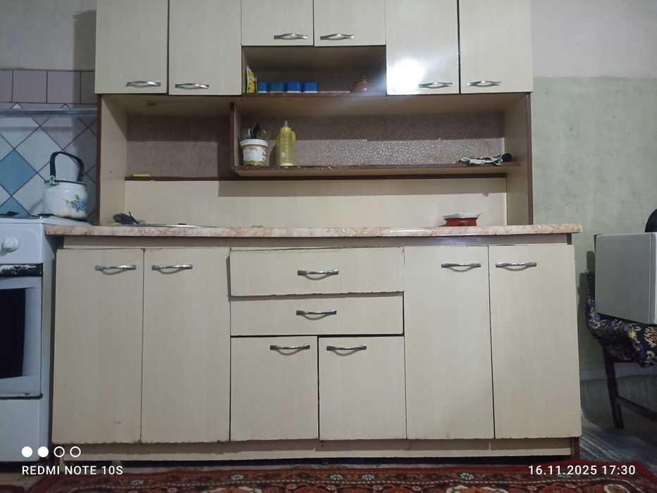 Kuxinniy garnitur кухонный гарнитур