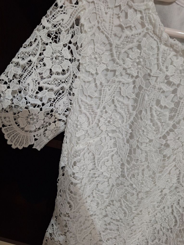 Rochie alba de dantela