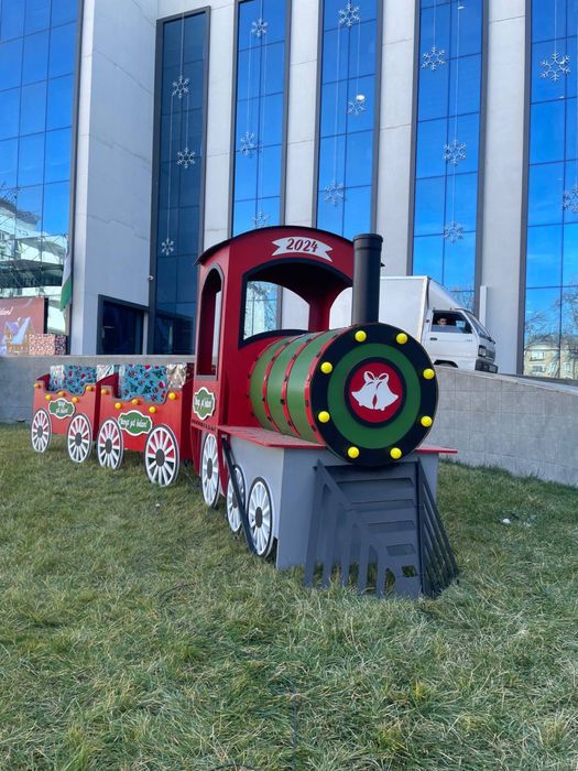 Новогоднее оформление поезд с подарками декор