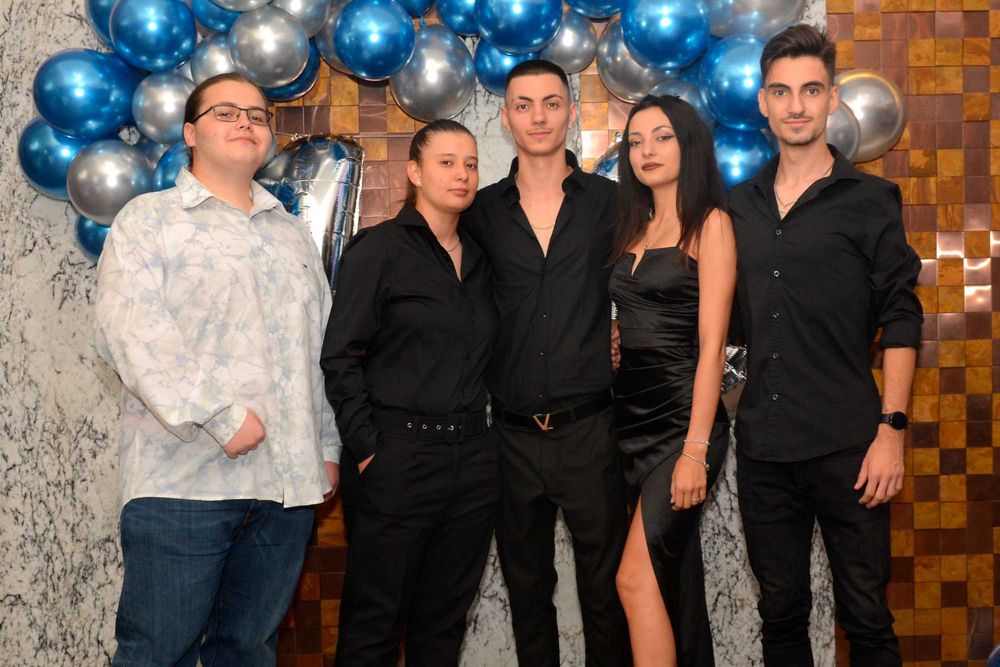 Foto-Video Fotograf-Cameraman  Nunti-Botezuri-Majorate-Petreceri