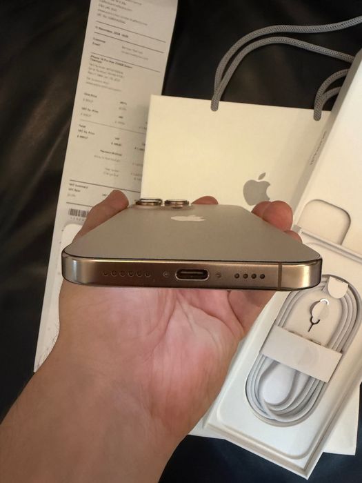 iPhone 16 Pro Max Dessert Titanium Перфектен Айфон 16 Про Макс Златен