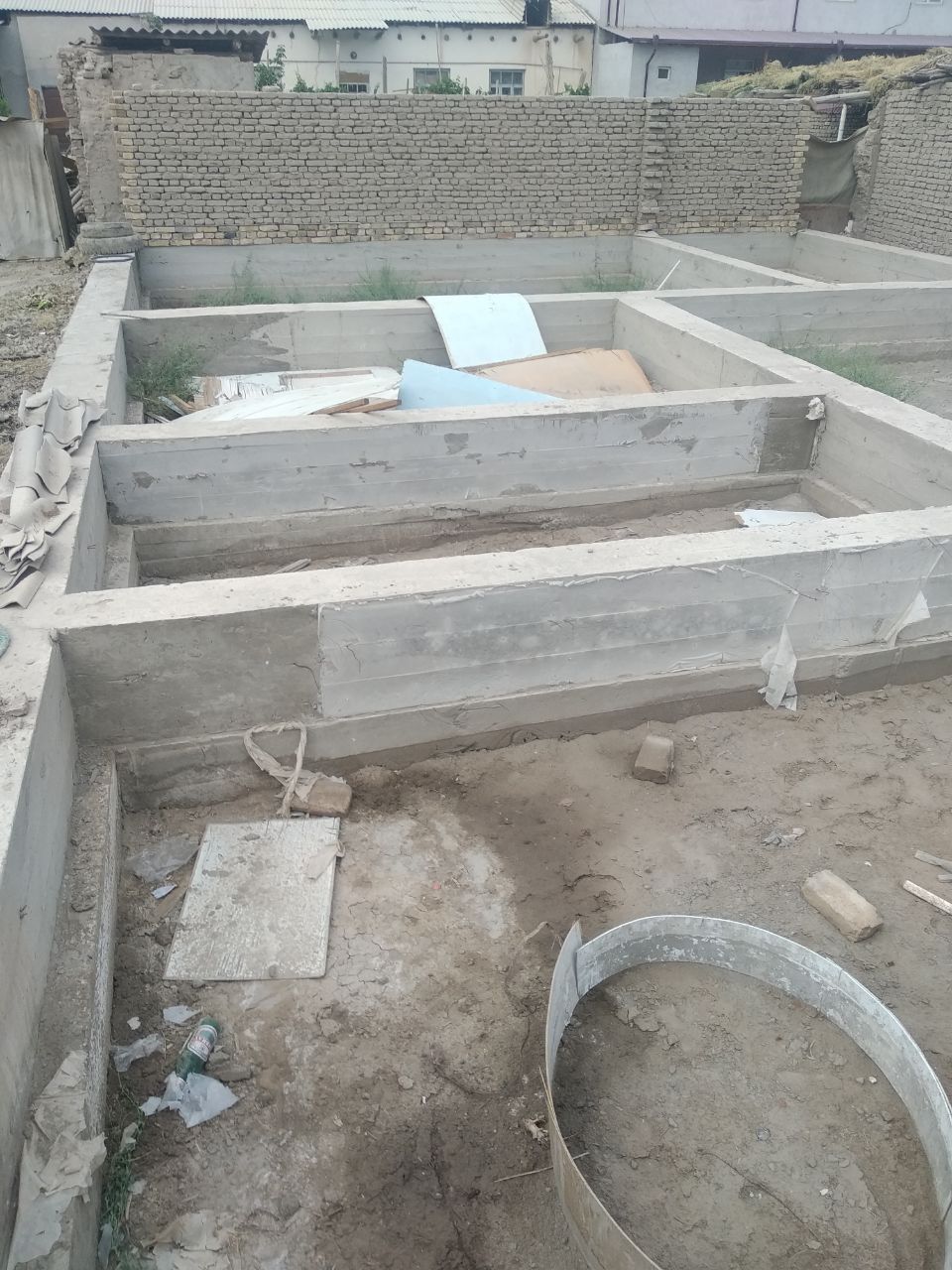 Fundament qilingan yer o'rni stoiladi