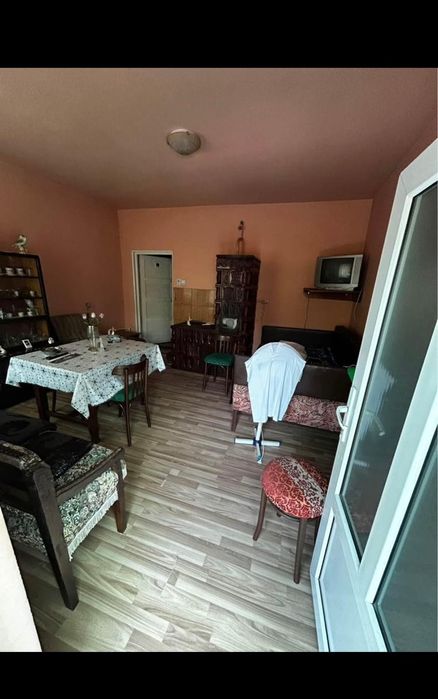 Vând casa în Hateg sau schimb cu apartament