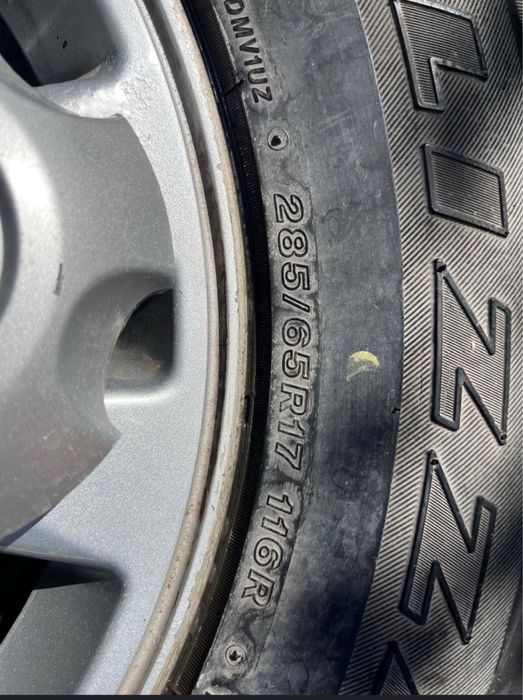 Зимняя шина липучка буу но в хорошем состояний п 285*65*R17 с дисками