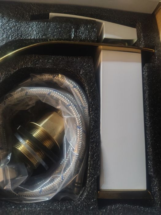 Baterie chiuveta alb/ auriu