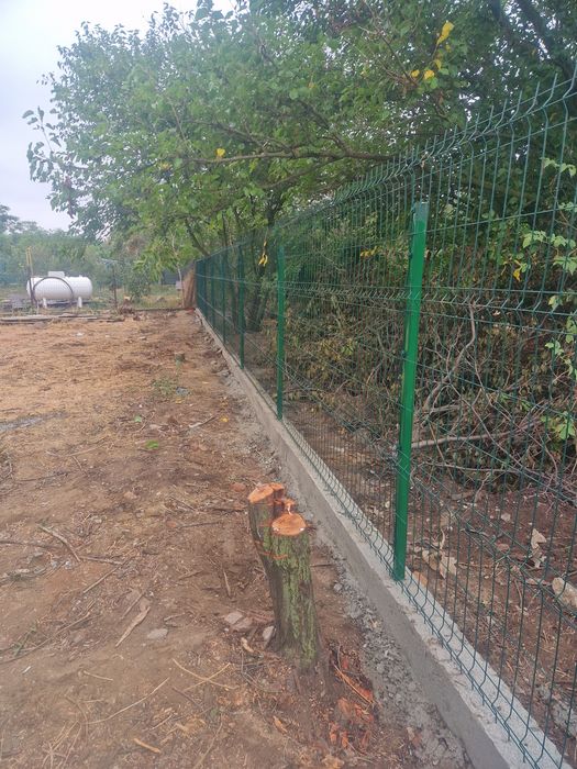 Facem garduri din plasă bordurată