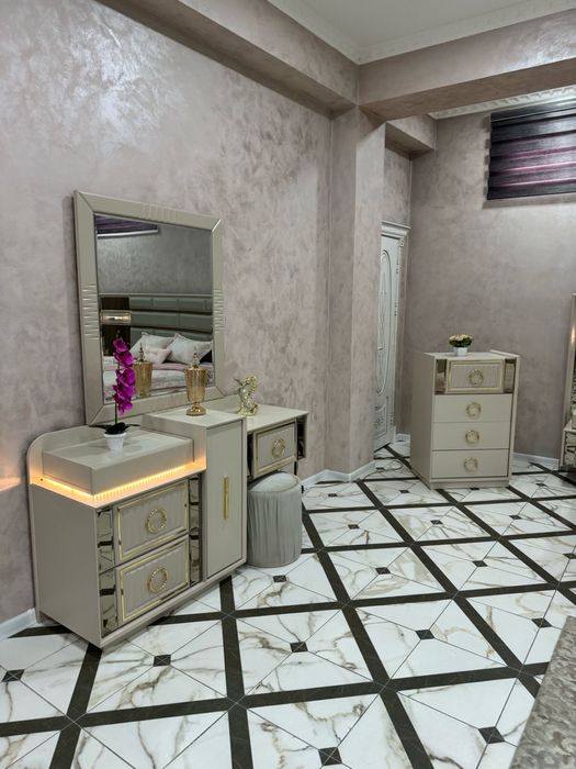 Продаю спальный гарнитур