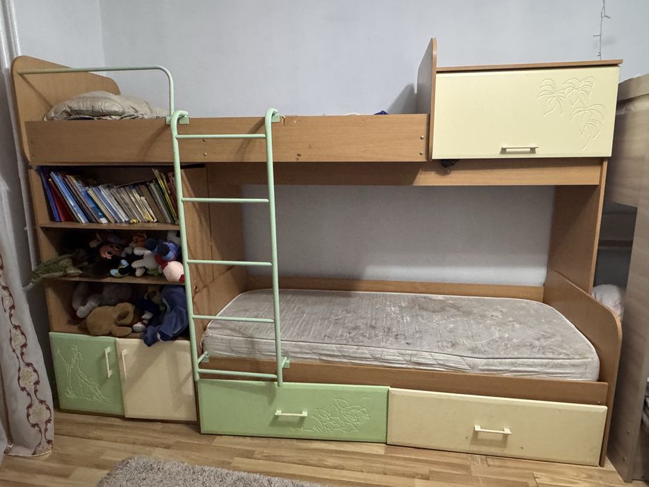 Двухярусная кровать со столом