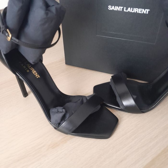Yves Saint Laurent 38