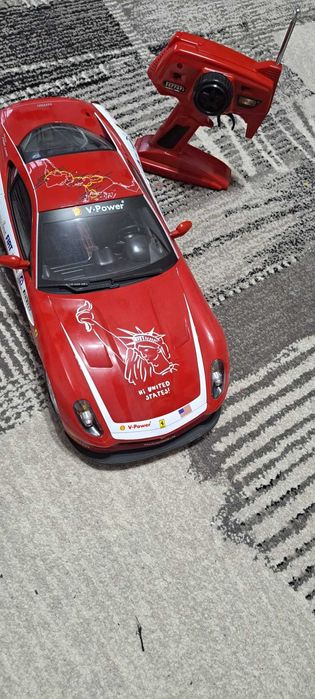 Masina ferrari noua