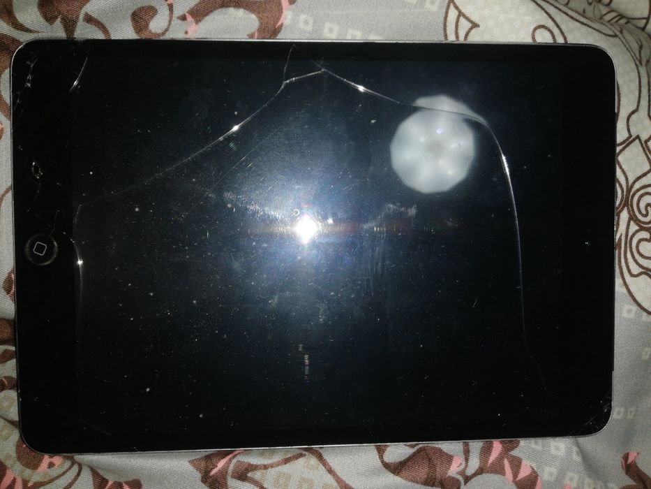 Продам планшет Aple первого поколения)