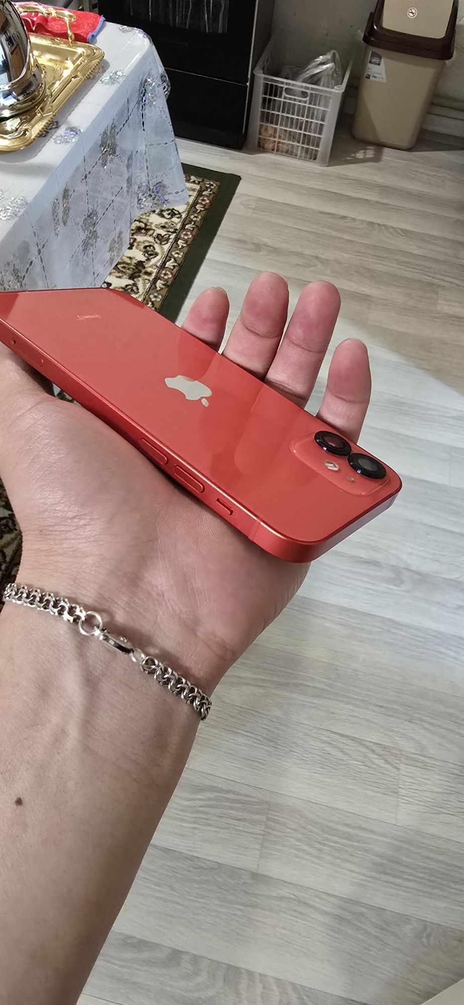 Продам iPhone 12 RED