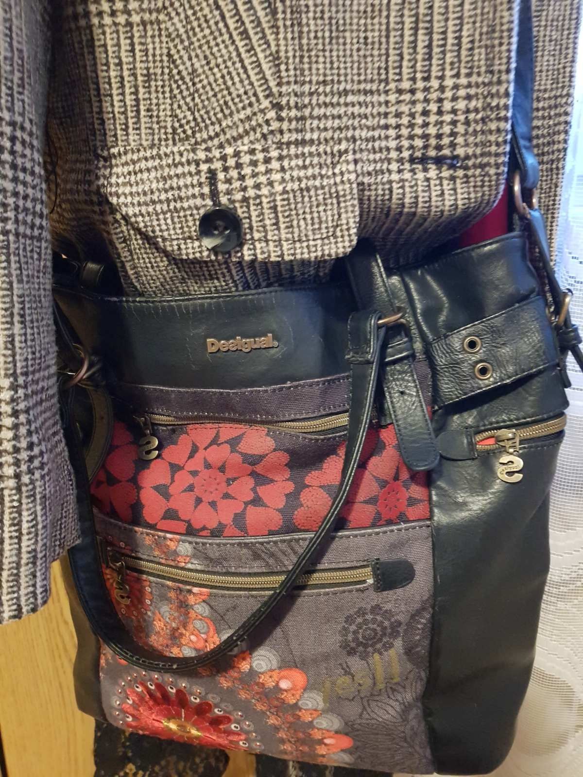 Desigual и още - оригинални дамски чанти