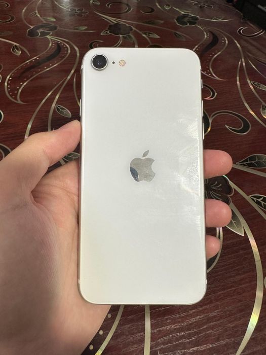 Продаю iphone se 2020