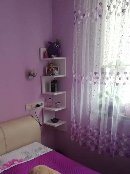 Модерните етажерки за ъгъл