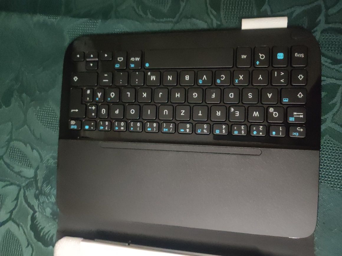 Husa tableta Logitech Pro cu tastatura