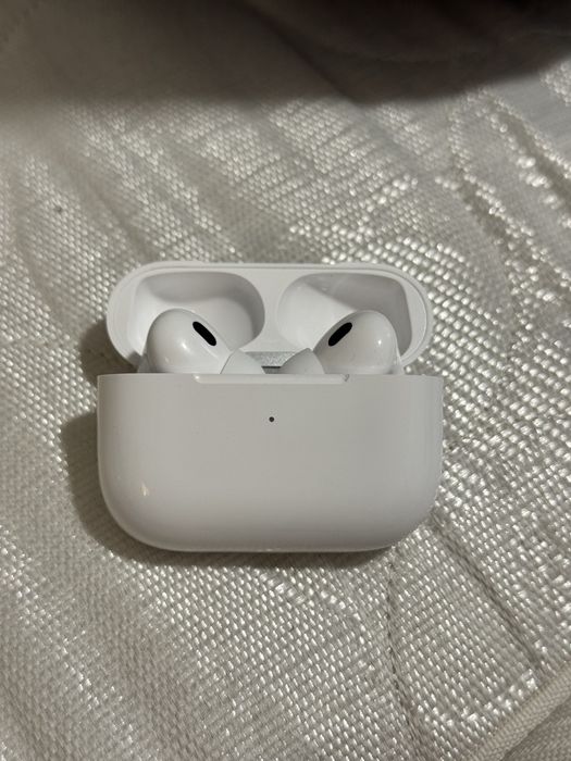 AirPods Pro 2 cu husă (complet nou)
