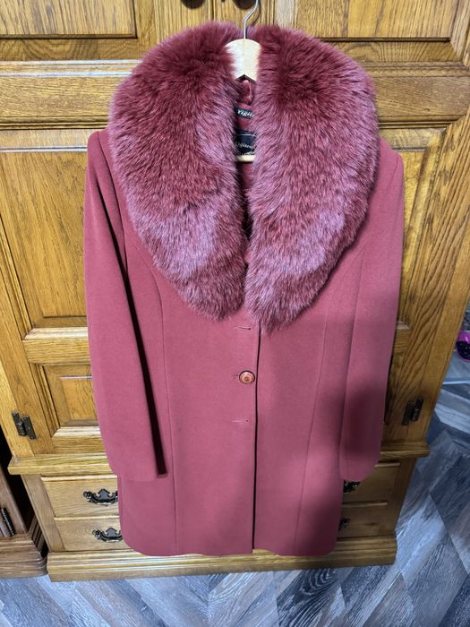 Haina matlasata cu guler de blana