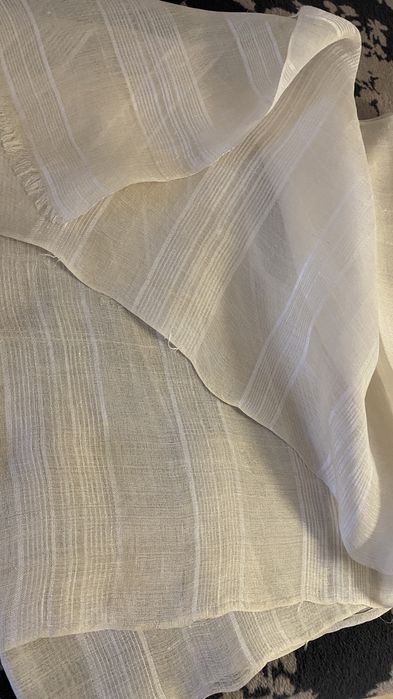 Marama borangic, lungime 360cm, latime 53 cm.