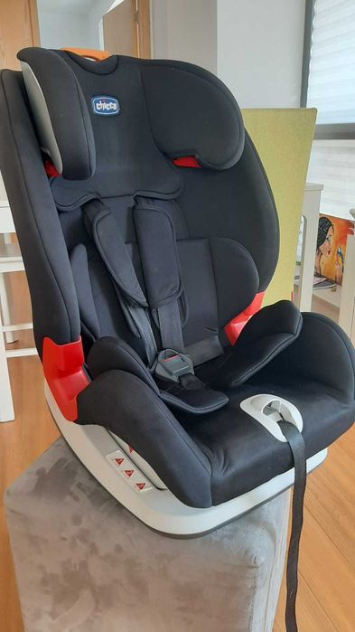 Chicco Youniverse Black (9–36 кг) – Детско столче за кола