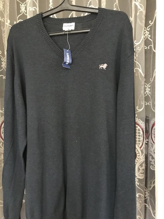 Продаю мужской свитер.