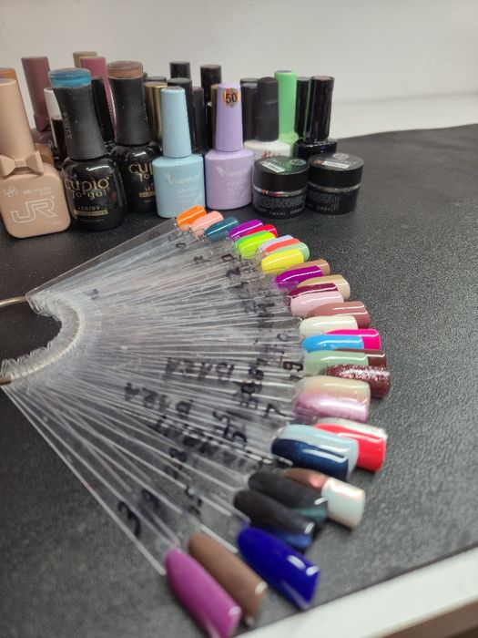 Vând produse manichiură