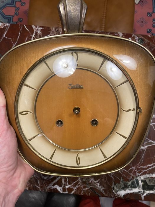 Ceas zentra de perete