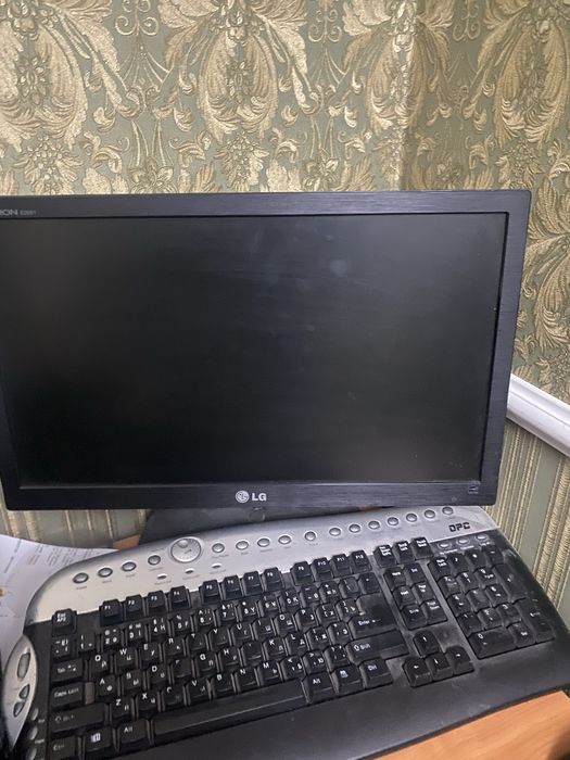 Монитор LG 17 черный