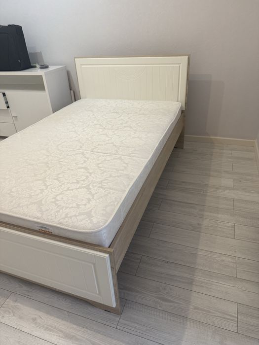 Срочно продам кровать 120х200 в идеальном состоянии б/у 80000