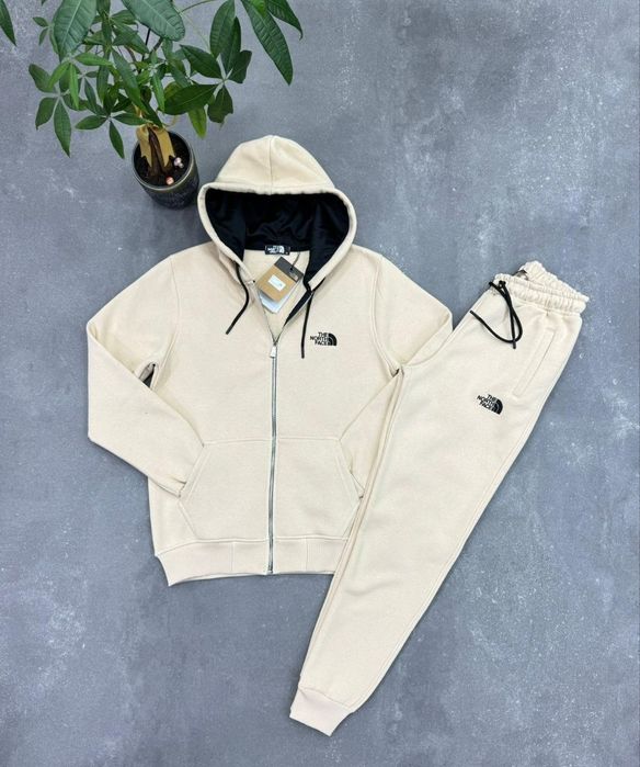 Trening North Force 
Pret stoc 140 lei