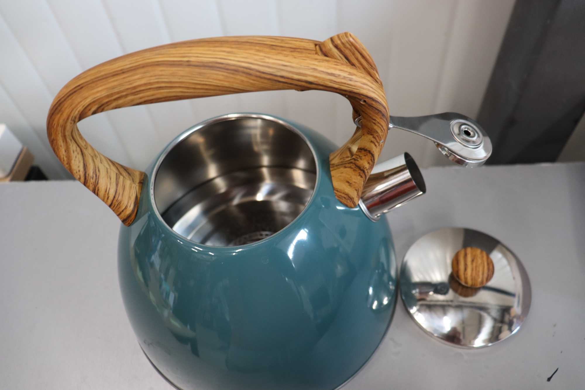 Чайник FLORINA Frank 2,5L, неръждаем, свирка, дървена дръжка,индукция