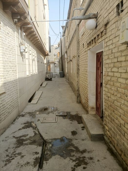 Продаётся дом в центре старого города на против лаби хаус Цена 150000$