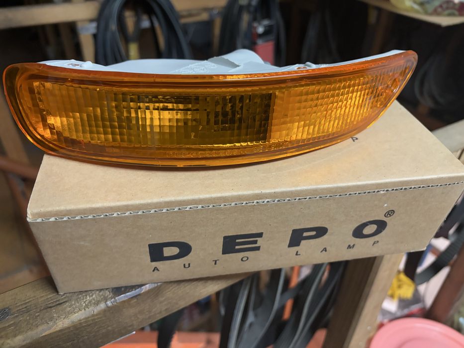 Поворотник в бампер королла 93-97